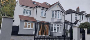 Bromley Manor - Spacious 11 Bedroom House